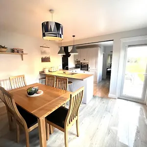  Apartment Belmont