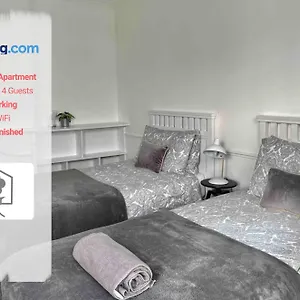 Netley Village Apartment: Serviced With Free Wi-fi In Southampton Hamble-le-Rice